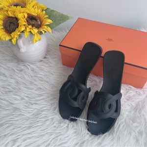 🌺NIB🌺Hermes Aloha black rubber sandal in size 37